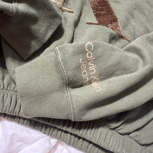 🧣🍁🌸💚Calvin Klein crop top olive green and gold sequence sweat shirt - Picture 3 of 5
